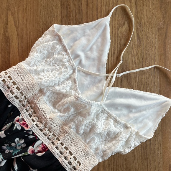 Perfect summer dress; only worn a couple of times - Picture 4 of 8